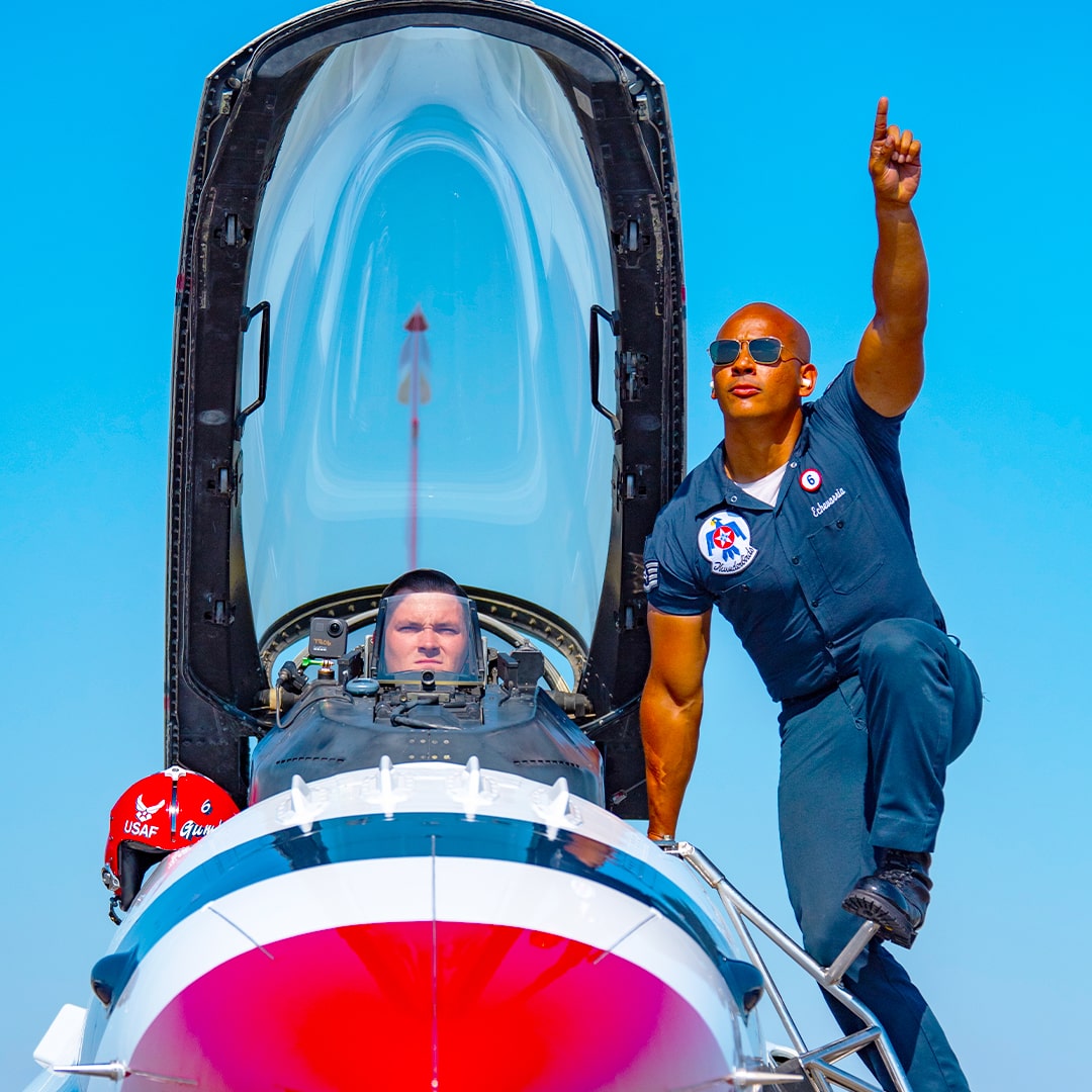 Thunderbird pointing to sky